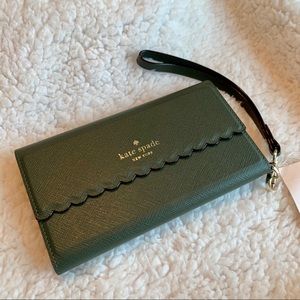 NWT Kate Spade Scallop Folio Wristlet, iPhone X/Xs